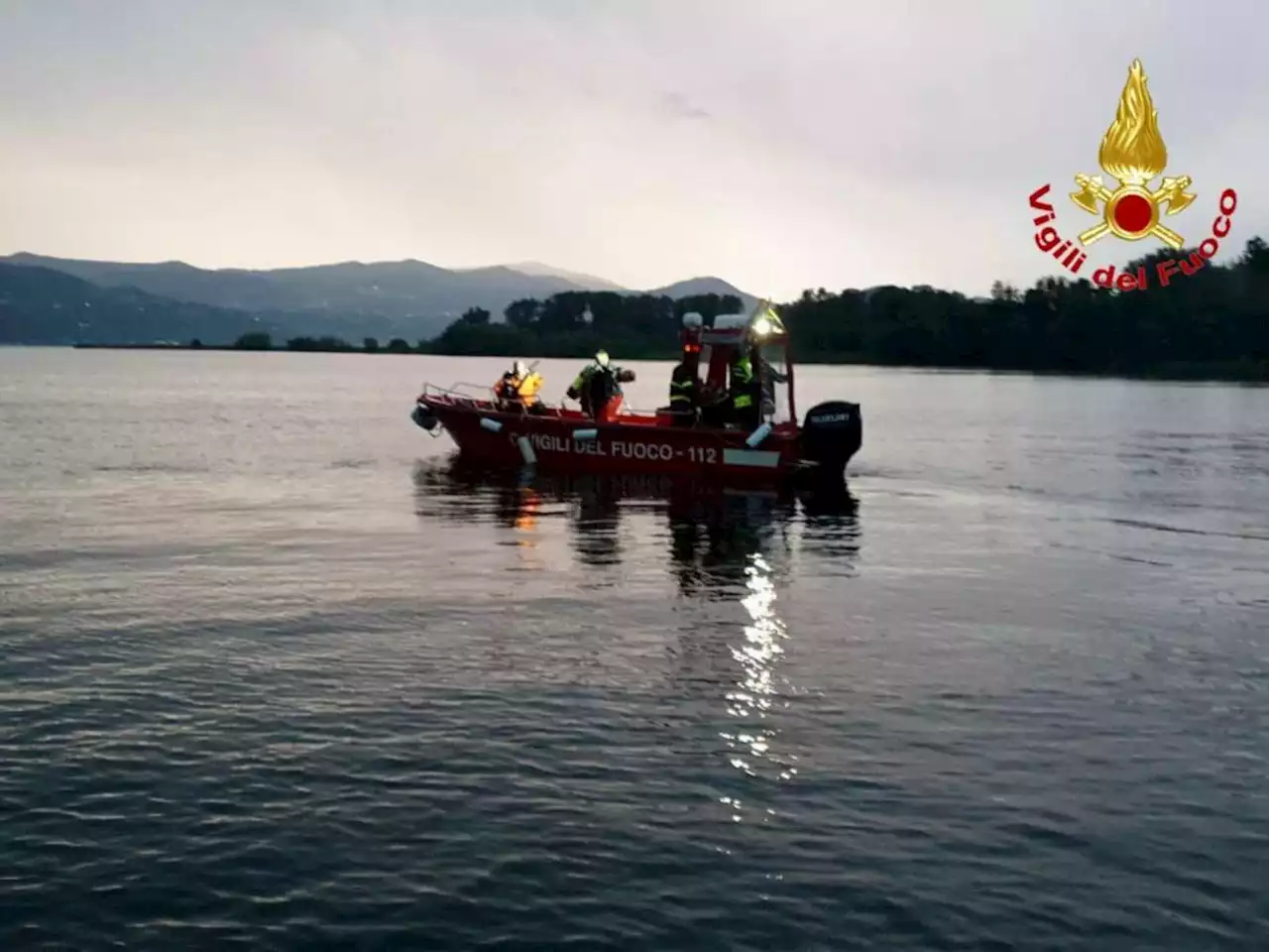 Barca intestata a una società fantasma: il mistero sul naufragio al Lago Maggiore