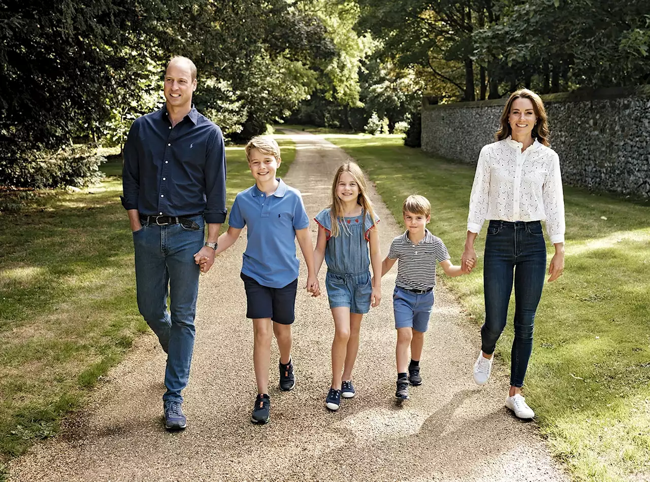 Il principe George, Charlotte e Louis sono in vacanza a lavorare nelle stalle (Royal) - iO Donna