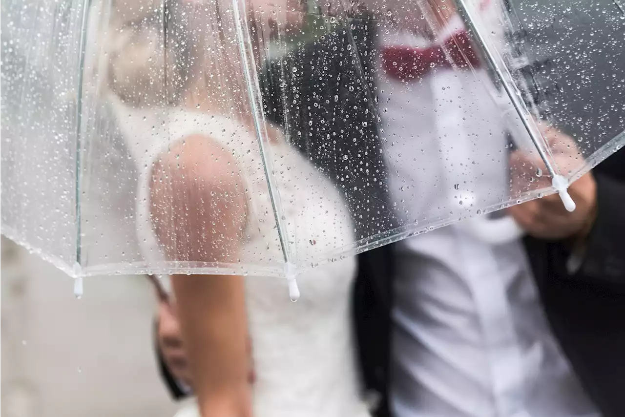 Sposa bagnata, sposa fortunata? Consigli (e previsioni meteo) per nozze a prova di maltempo