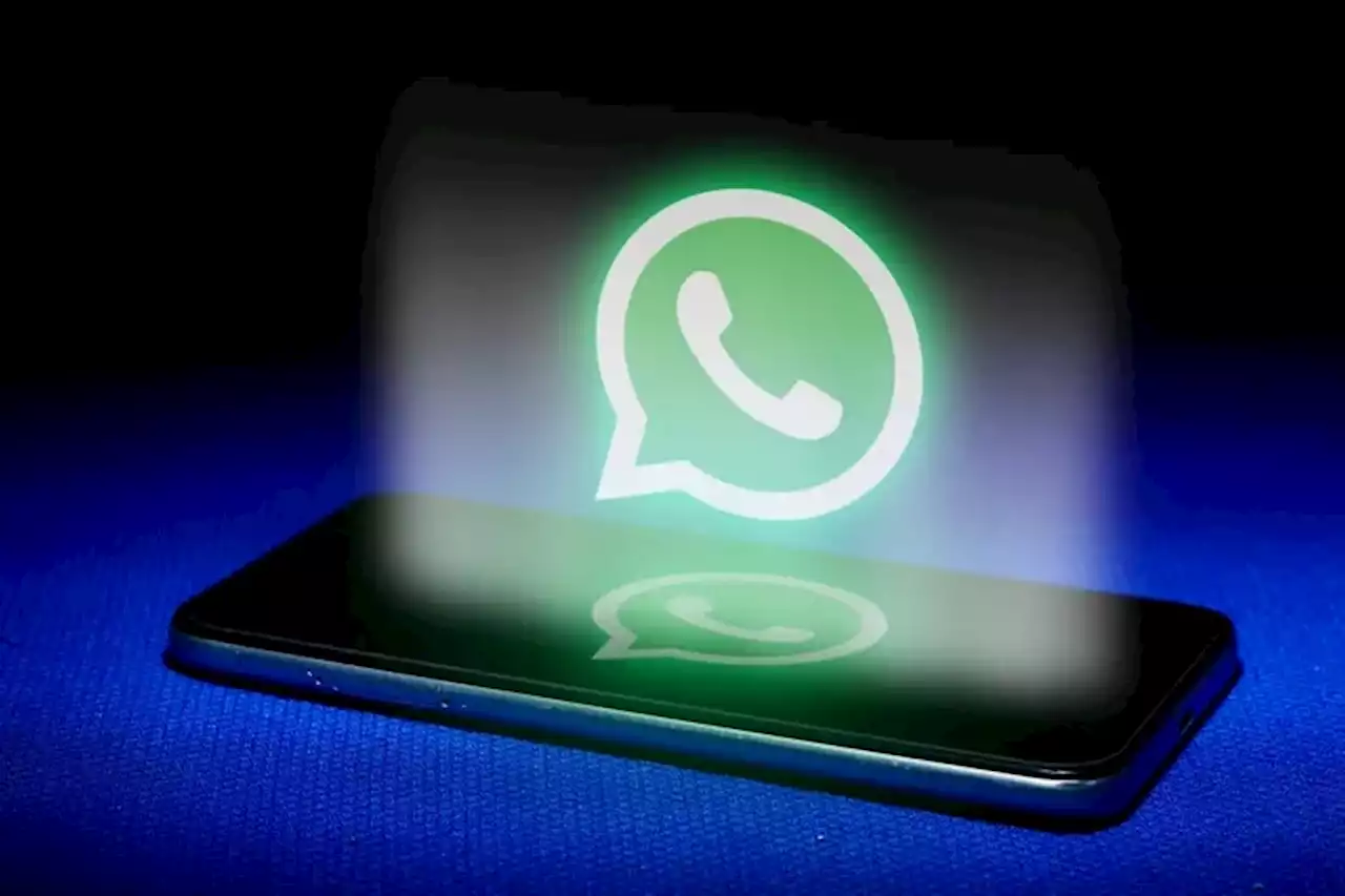 Qué es el “mensaje bomba” que te cuelga WhatsApp, y cómo desactivarlo