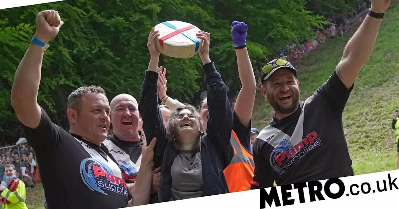 Cheese rolling racer knocks herself unconscious but still wins famous event