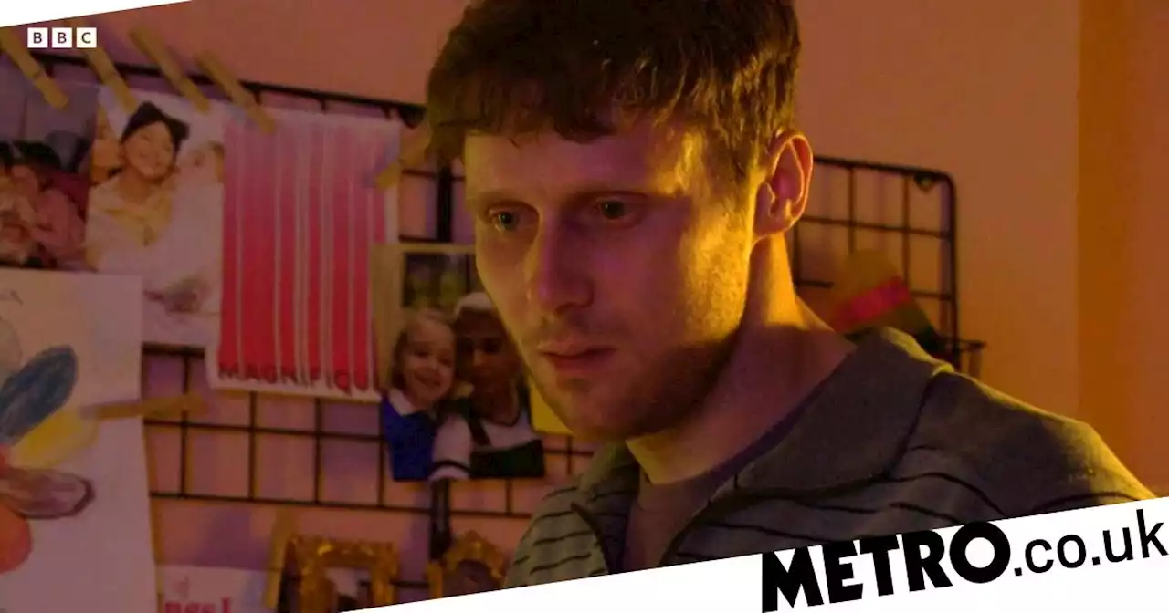 Devastated Jay misses Lola's final moments as she dies in EastEnders