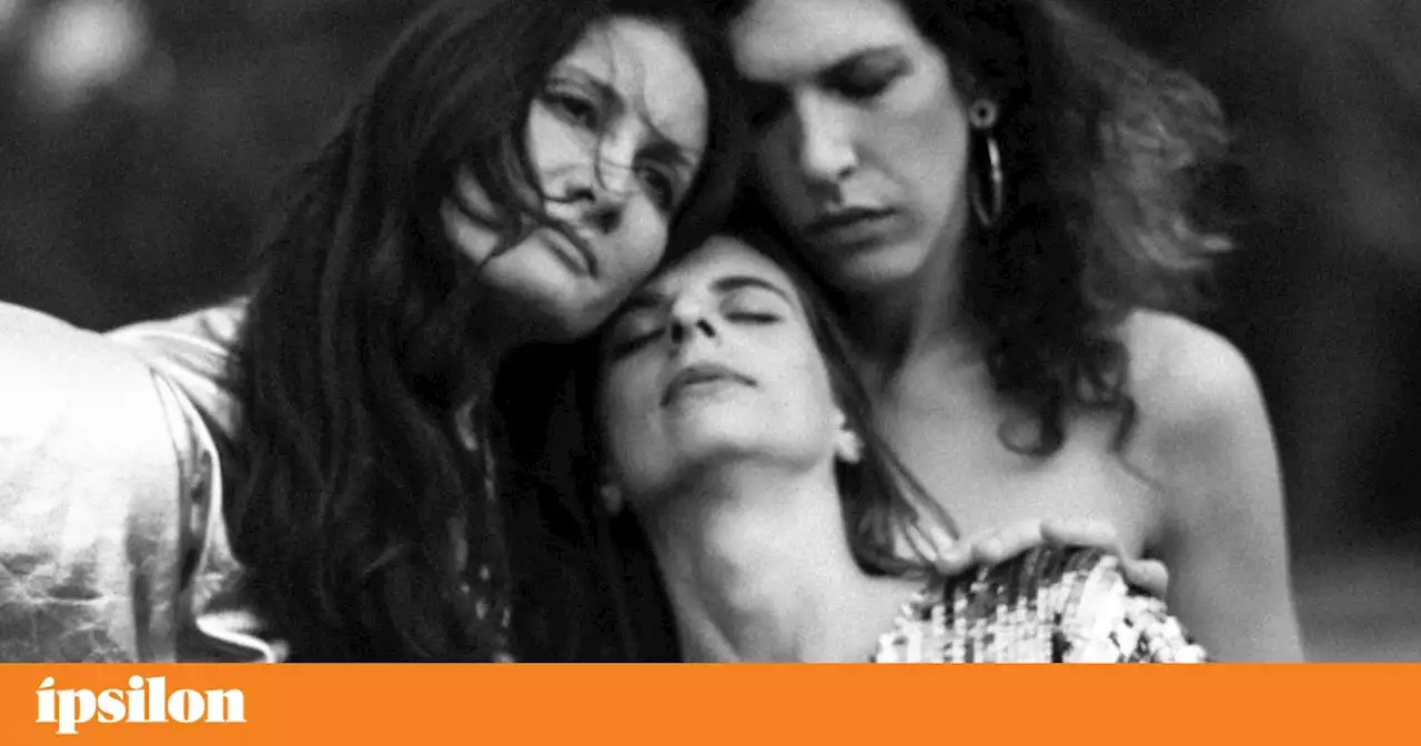 Rainhas do AutoEngano: intimismo, um toque de loucura e um grito de revolução