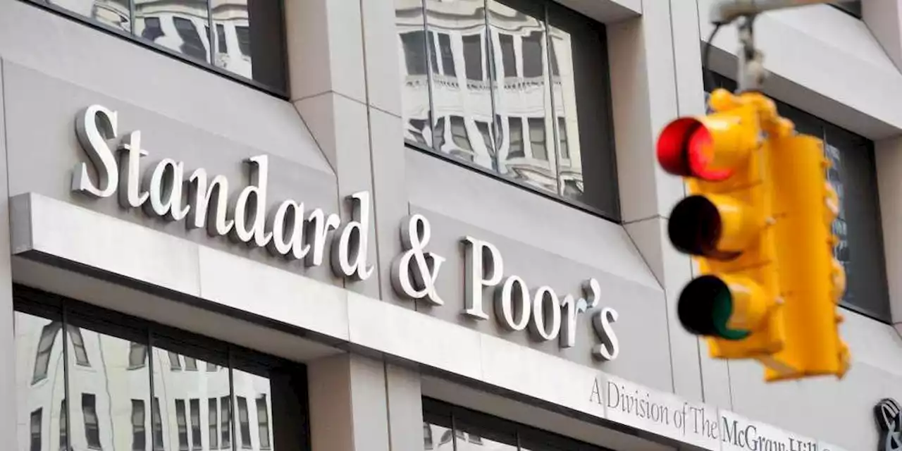 Économie : Après Fitch, l’agence S & P va-t-elle aussi abaisser la note de la France ?