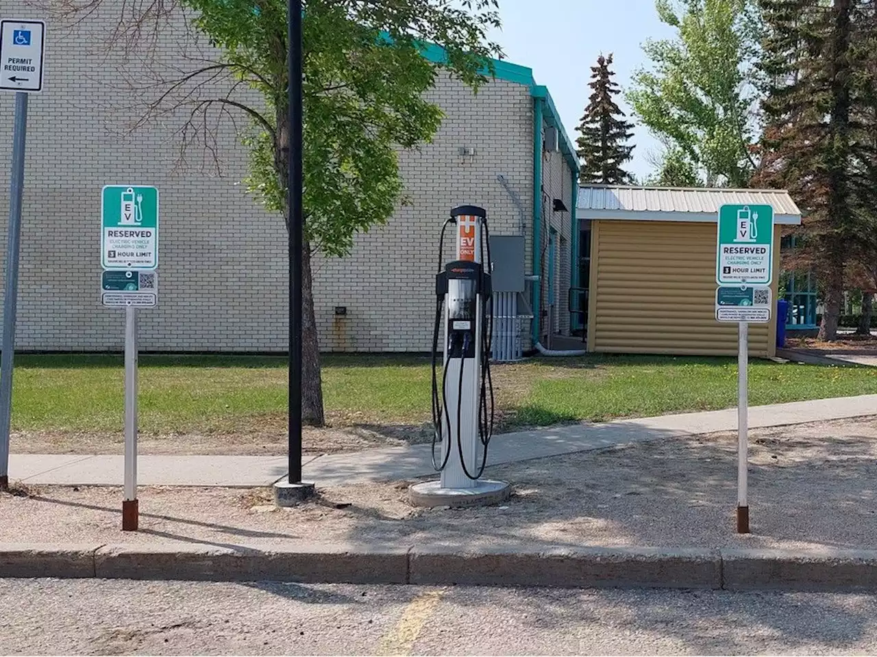 Electric vehicle charging stations installed at pair of Saskatoon leisure centres