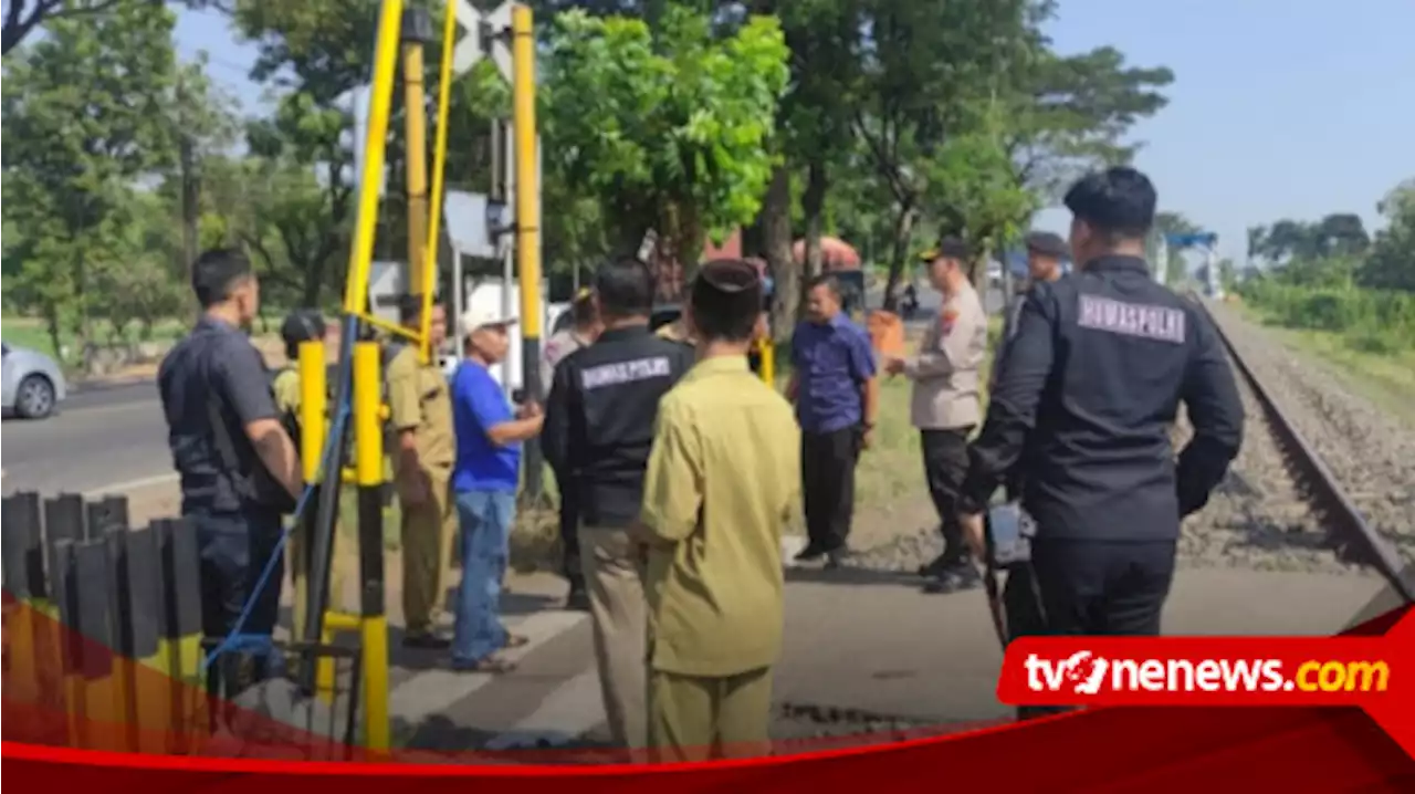 Cegah Kecelakaan Kereta Api, Warga Probolinggo Swadaya Bangun 3 Palang Pintu Perlintasan Rel