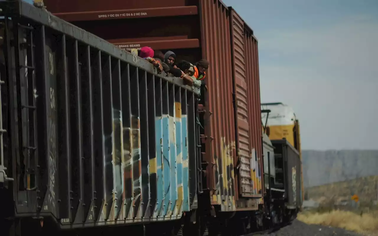 AMLO habló de Tren de Querétaro con empresas de Canadá y EU