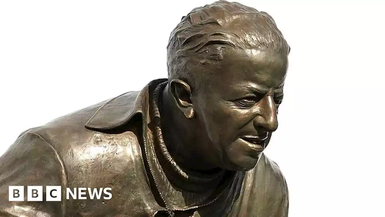 Jimmy Murphy: Statue of man who rebuilt Manchester United unveiled