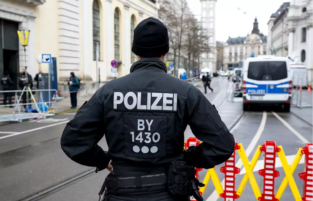 Großeinsatz der Polizei in München: Bedrohungslage in Wohnung