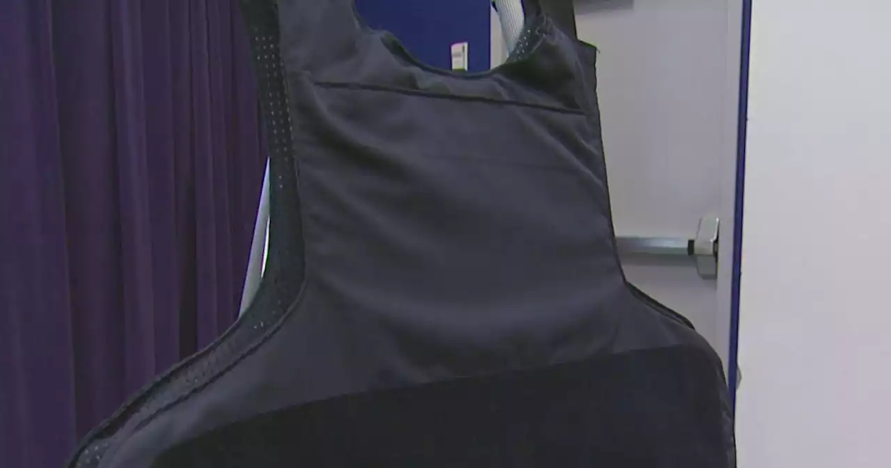 Hundreds of Chicago police officers receive new bulletproof vests