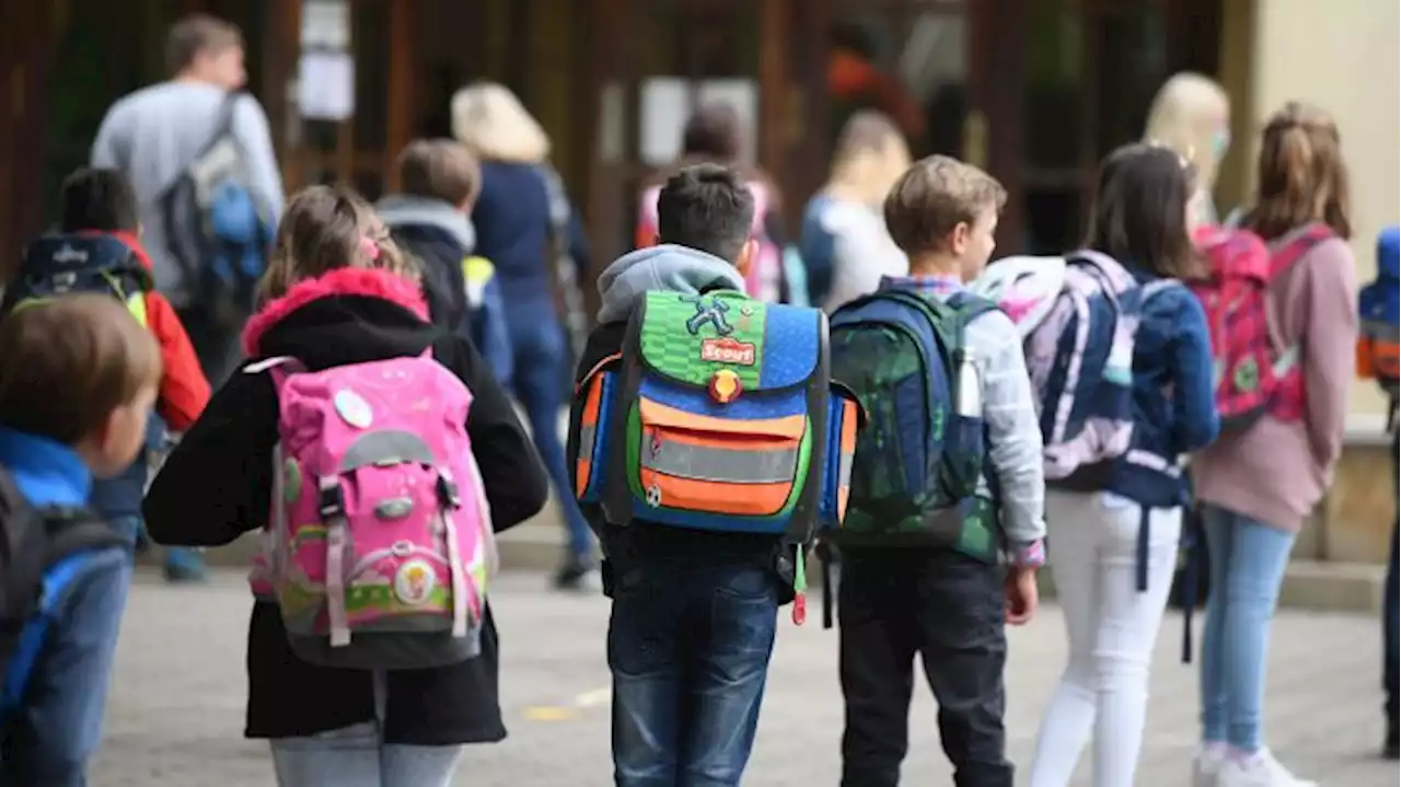 Berliner Bildungssenatorin gegen generellen Wachschutz vor Schulen