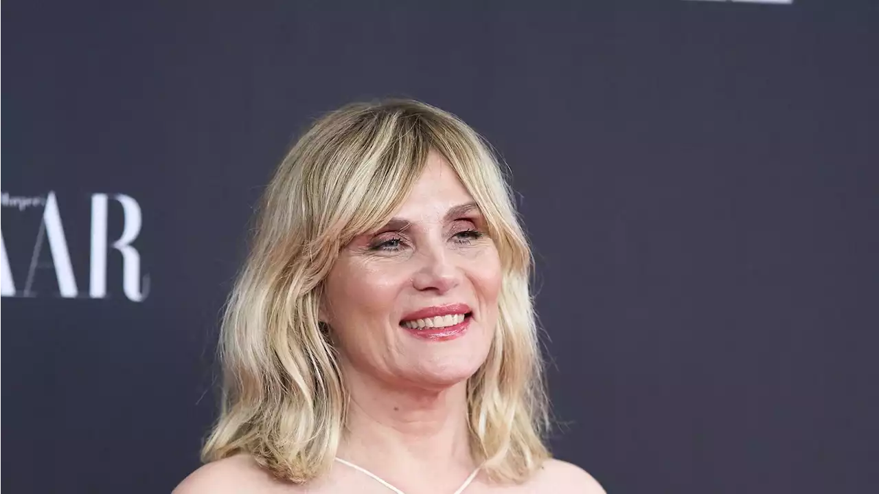 Emmanuelle Seigner : sa réaction invraisemblable au cliché de Roman Polanski avec la femme qu'il a violée