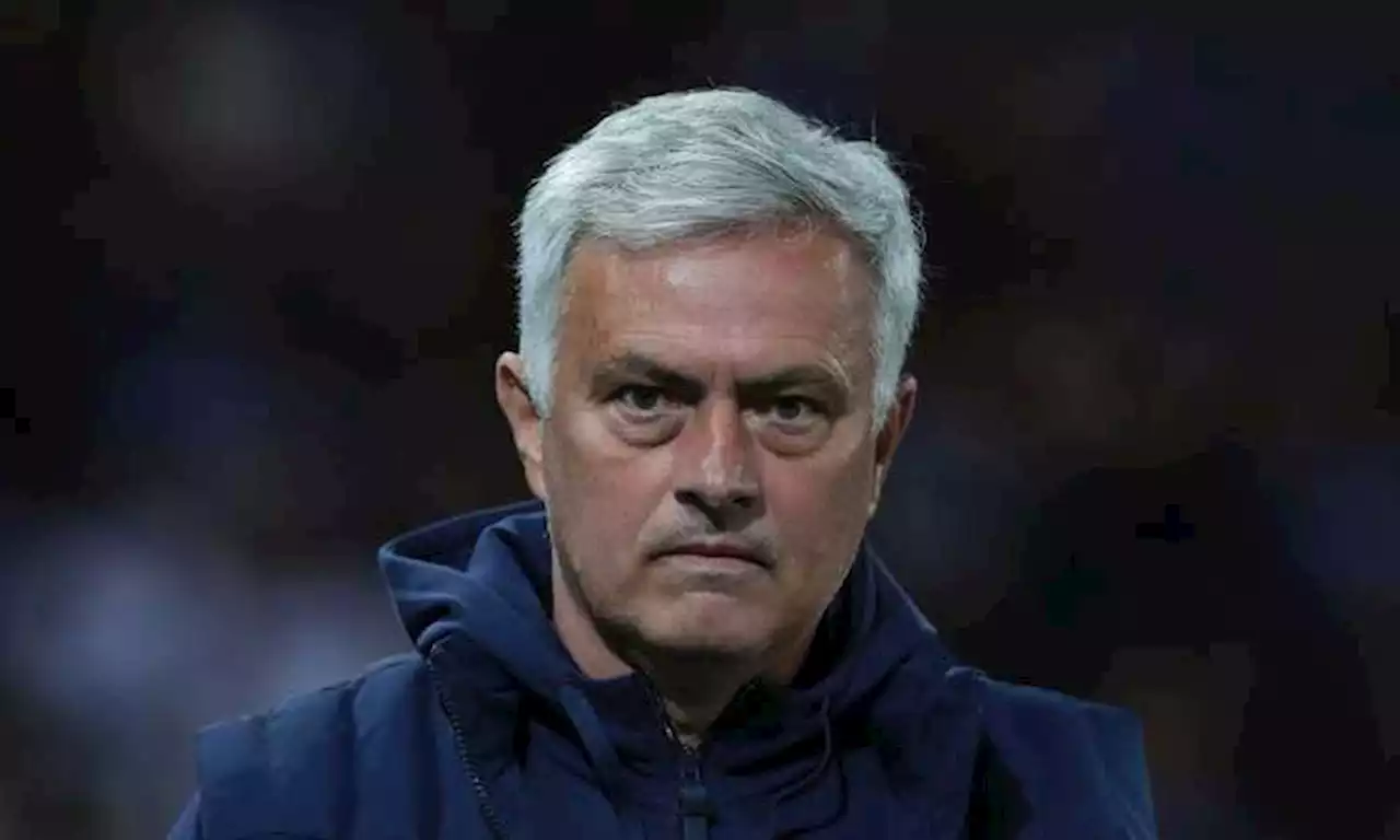 Roma, Mourinho rischia la squalifica per le parole contro Chiffi: la Procura apre l'indagine