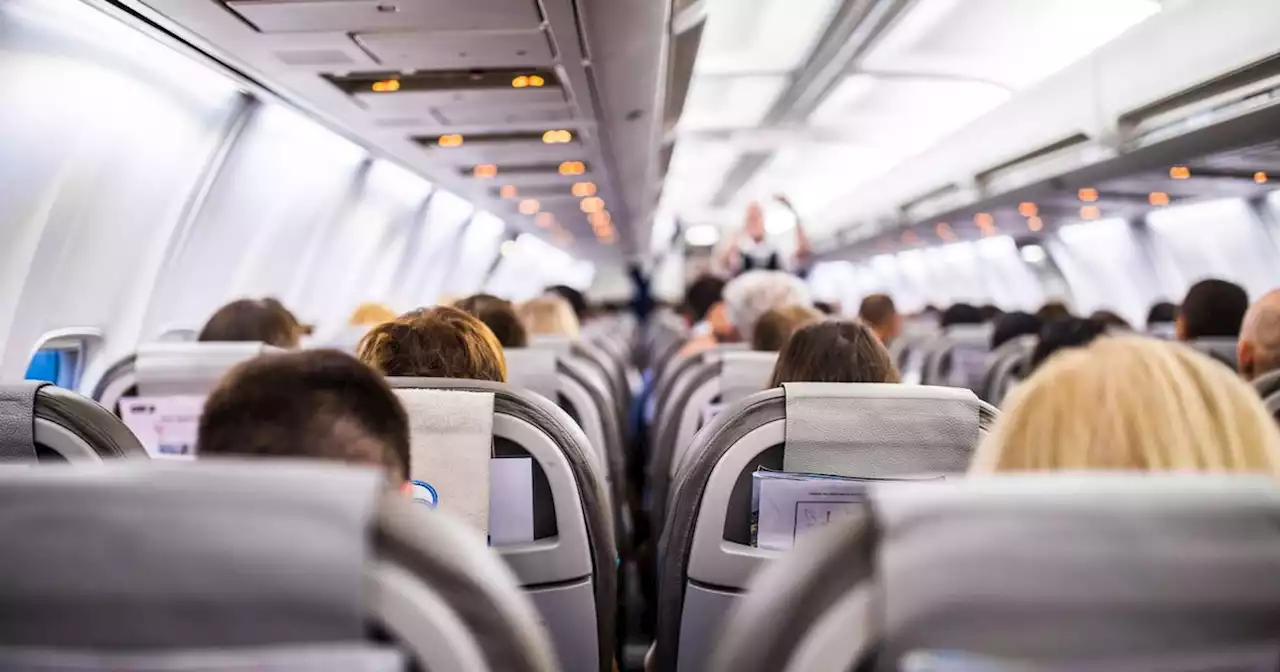 Pilot praised for humiliating passenger who ran to front of plane after landing