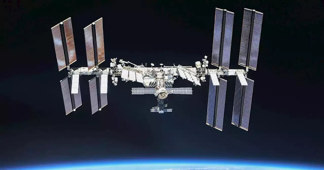 Watch a cosmonaut hurl a piece of ISS garbage into the abyss | Digital Trends