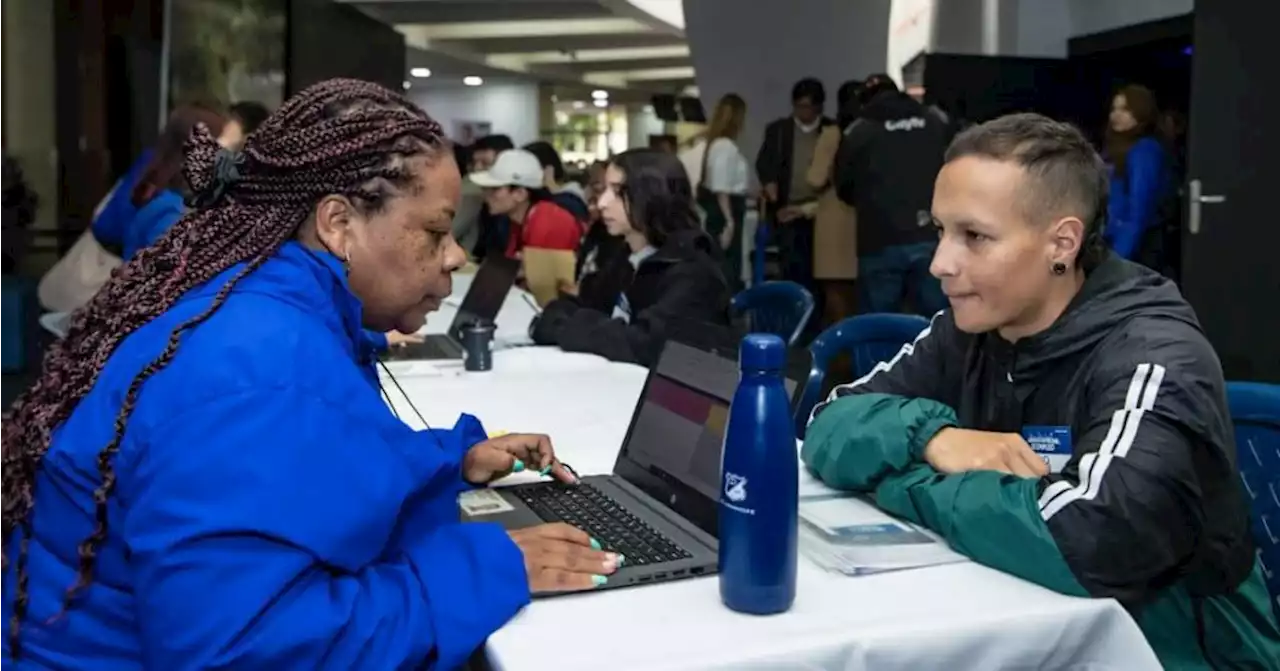 Aliste su hoja de vida y participe en las ferias de empleo en Bogotá