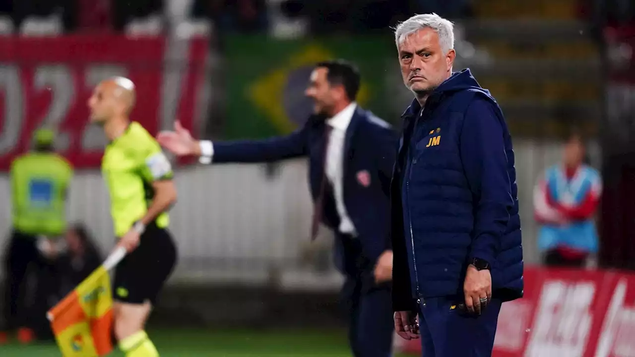 Jose Mourinho goes full Jurgen Klopp but wears wire for own 'protection' against 'worst referee' - Football365