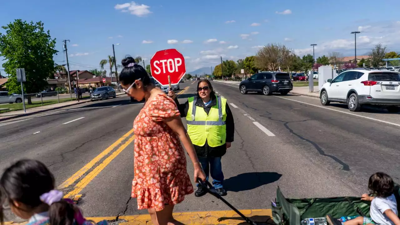 Following fatal Mid-Wilshire crash, city council calls for hiring of more crossing guards