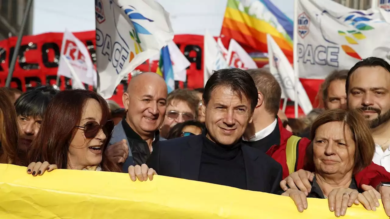 Conte è già uscito dalla foto. Sabato non sarà a Bologna nella piazza di Schlein e Landini (di G. Cerami)