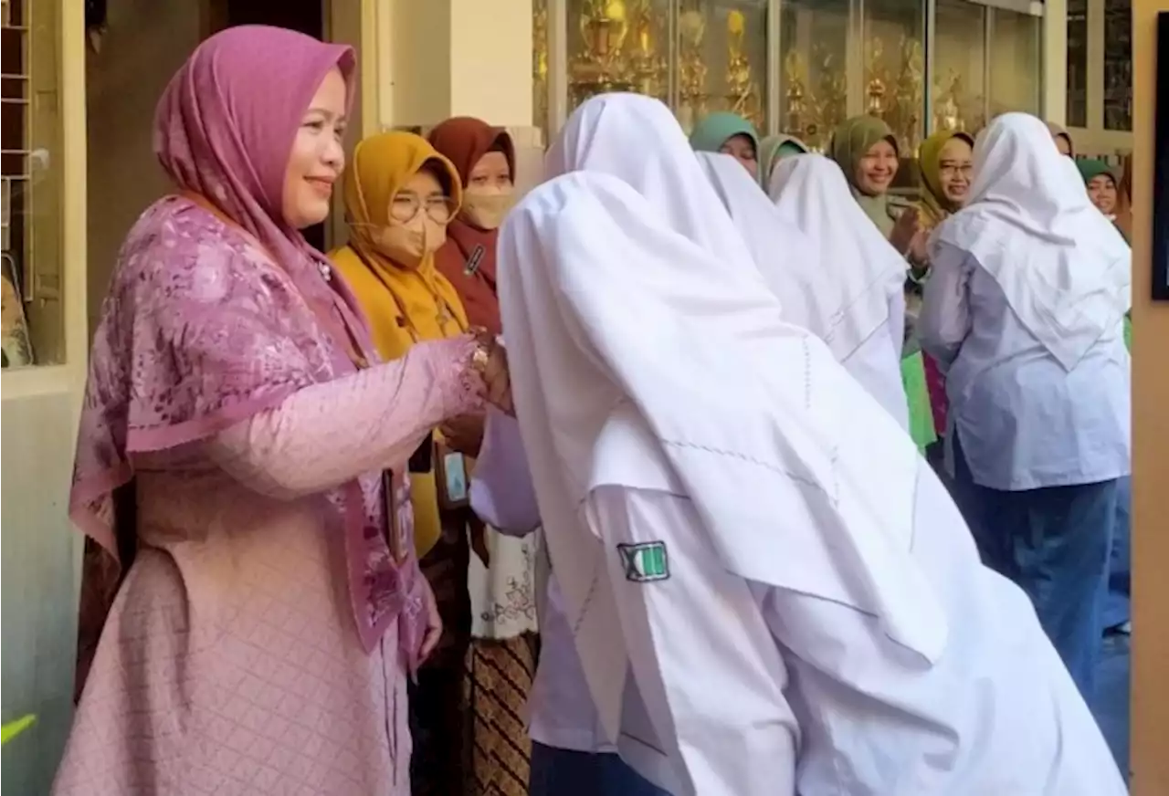 Hari Pertama Masuk Sekolah Pasca Libur, SMA Muh 1 Surakarta Gelar Halal Bihalal dan Bermaaf-maafan