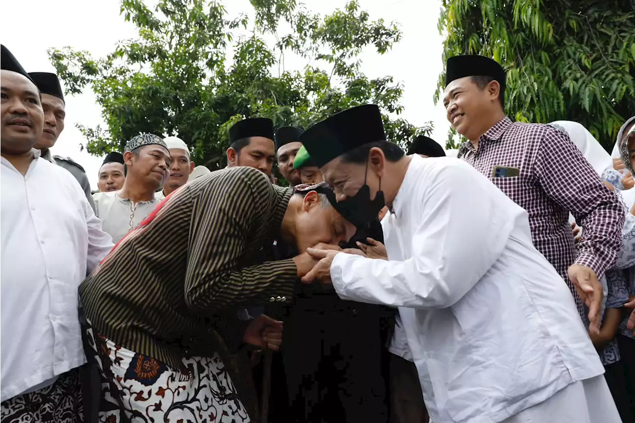 Ganjar Serukan Pendidikan Keagamaan Saat Sowan ke Ponpes Girikusumo Mranggen