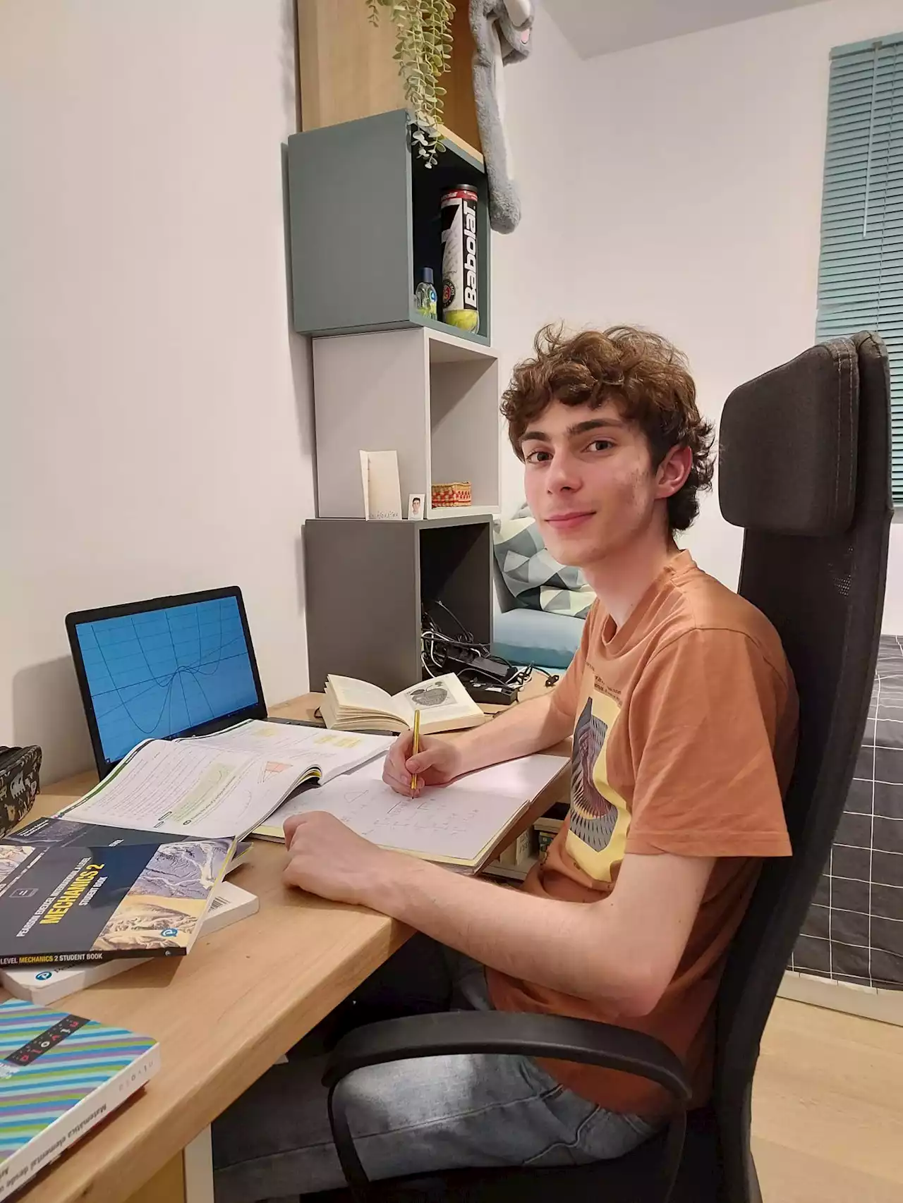 El joven genio de las matemáticas que ha lanzado un crowdfunding para costearse sus estudios en Oxford: 'Espero poder usar en España mi talento'