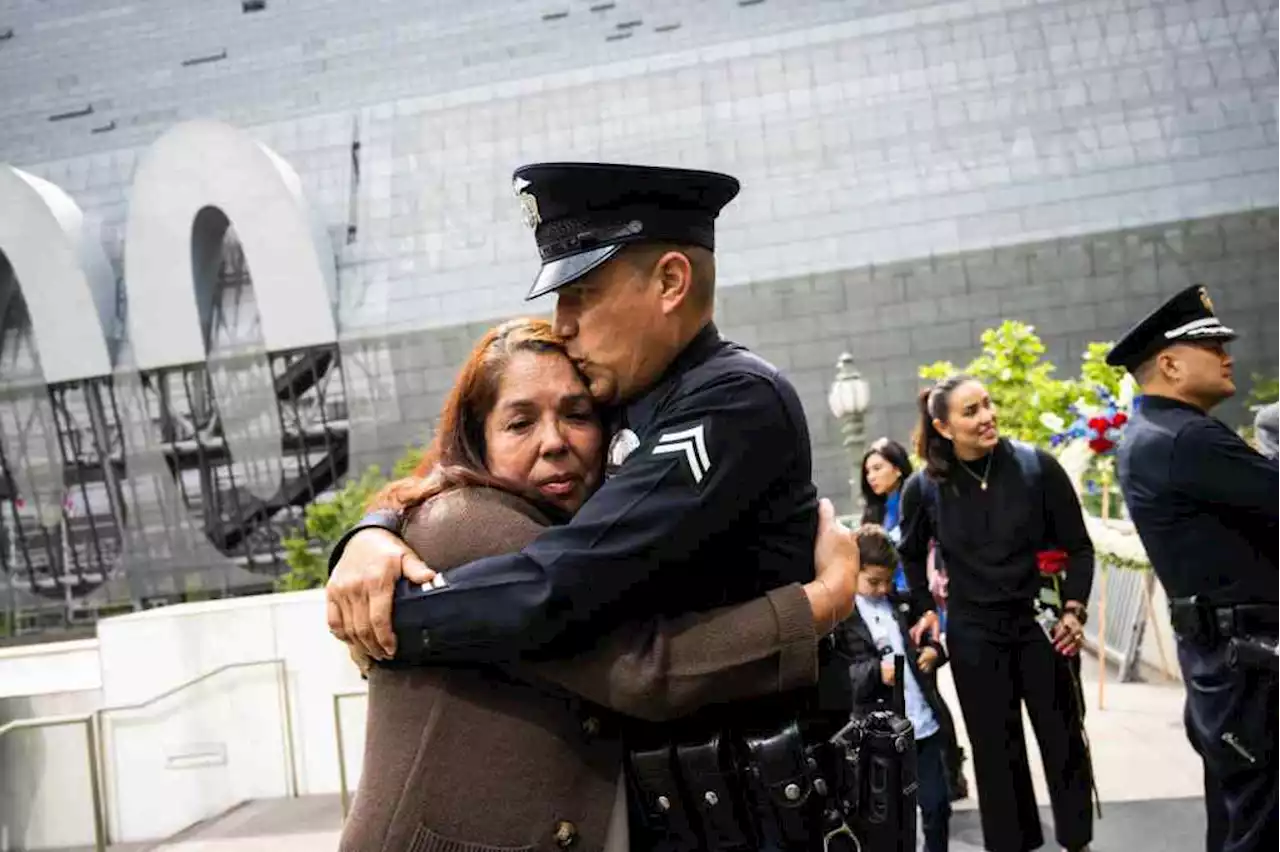 Families of fallen LAPD officers past, present attend memorial ceremony