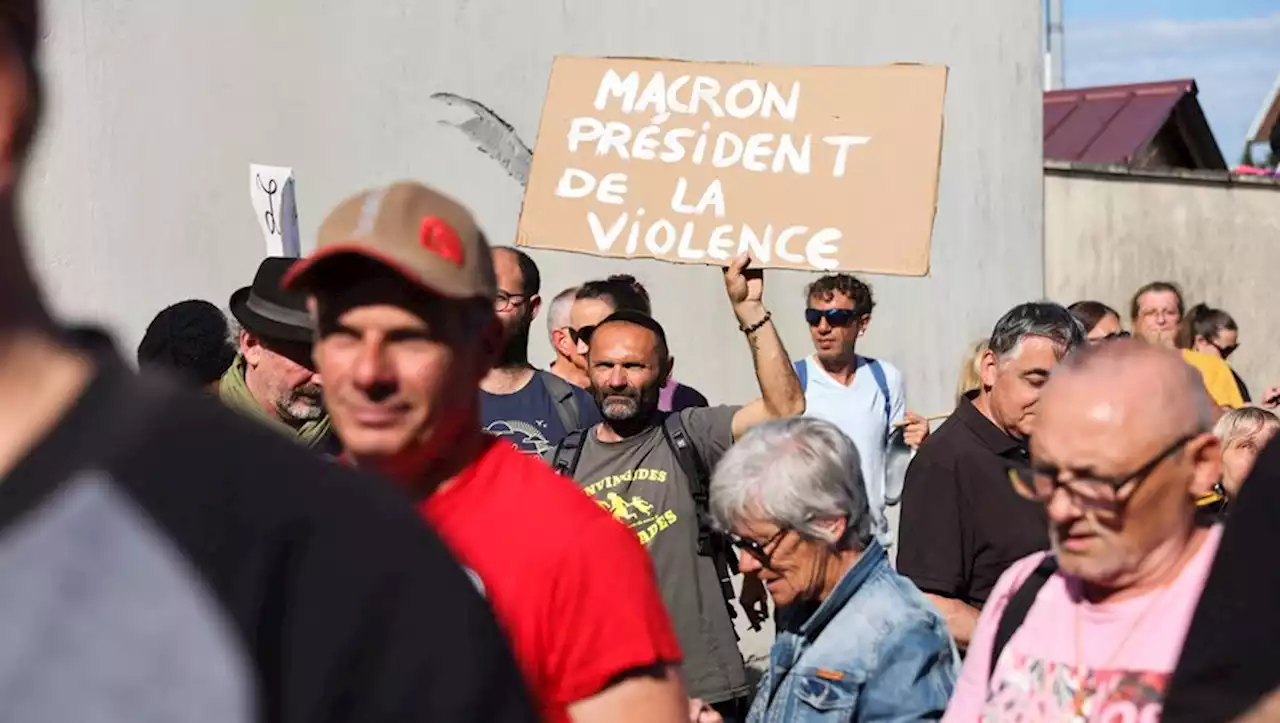 Emmanuel Macron en Charente-Maritime : la CGT coupe l'électricité dans le lycée visité