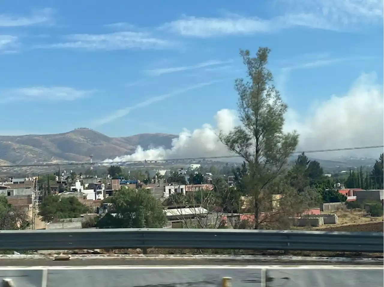 Suspenden clases por incendio en basurero de Guanajuato