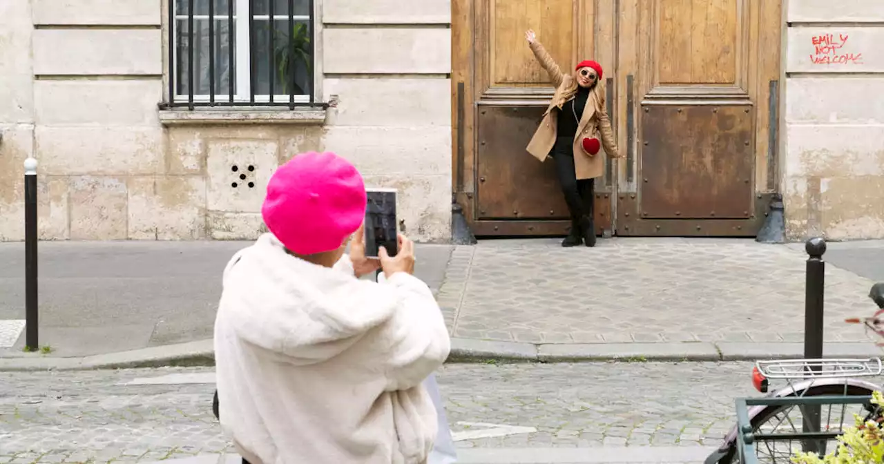 Sur la place d’« Emily in Paris », un choc de cultures