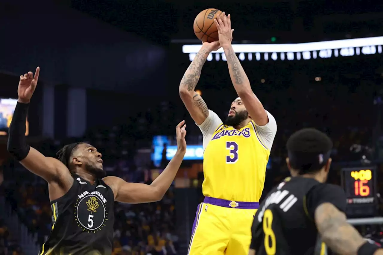 Davis, Lakers hold off Warriors to win opener