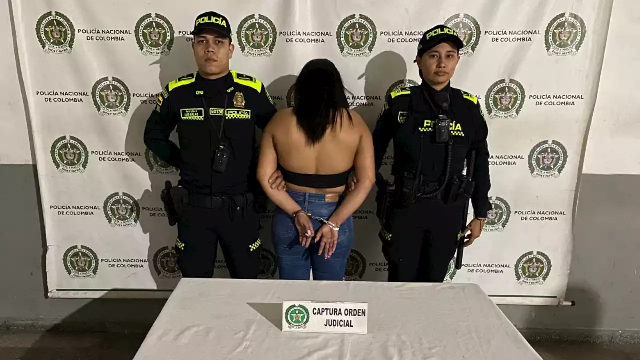 Mujer que andaba bien campante en Manrique tenía orden de captura