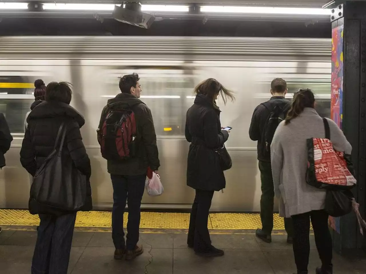 NYC subway passenger dies after another puts him in a headlock