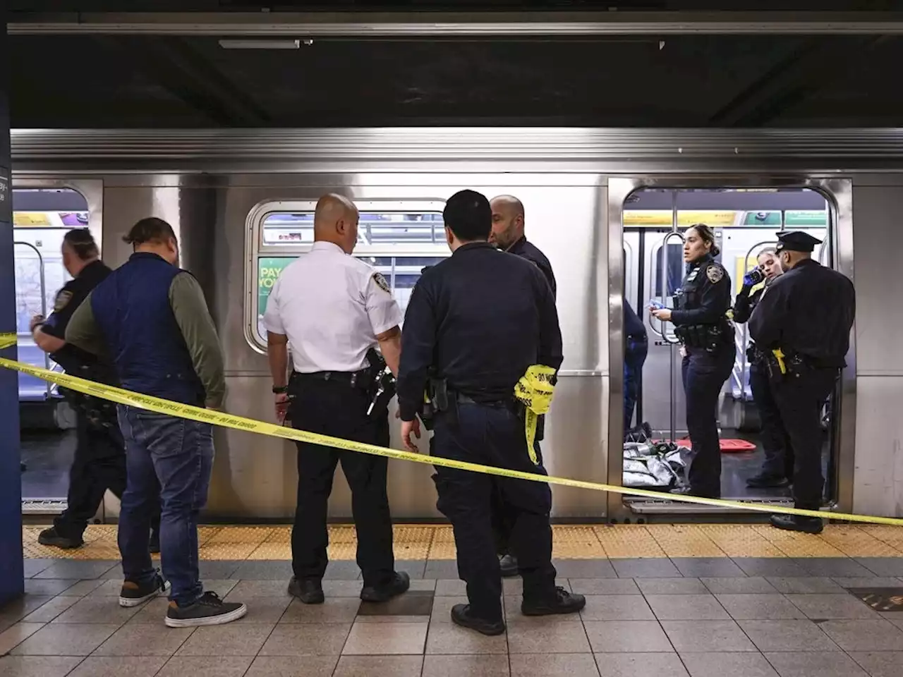 Man dies after being put in headlock on New York subway