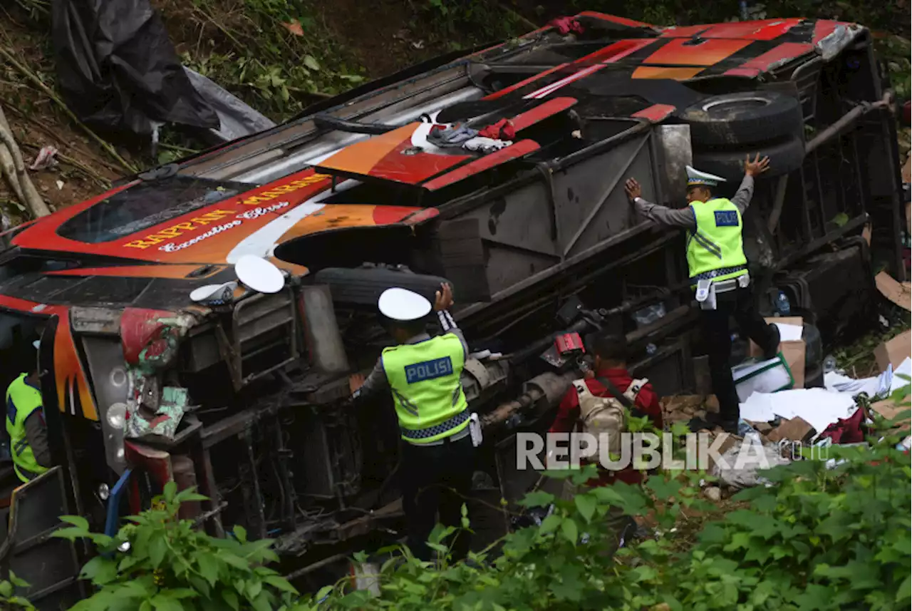 Kronologi Kecelakaan Bus Santri Gontor yang Masuk Jurang di Parigi Moutong |Republika Online