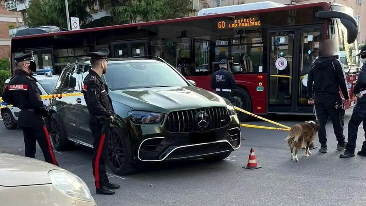 Tentata rapina a due fratelli a bordo di un suv. Uno scende ed esplode un colpo di pistola