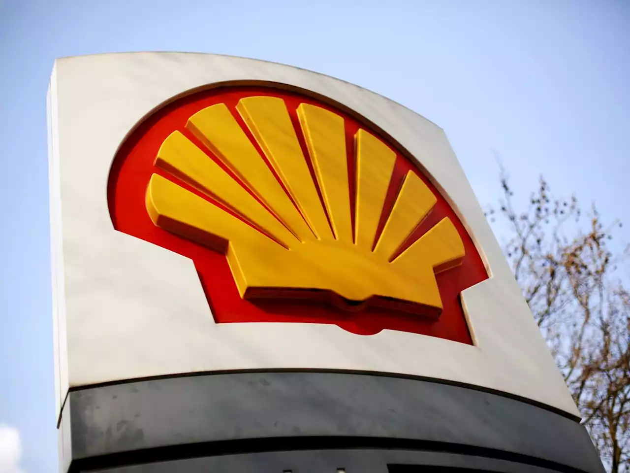 Shell makes nearly £1.4bn more than expected in opening quarter