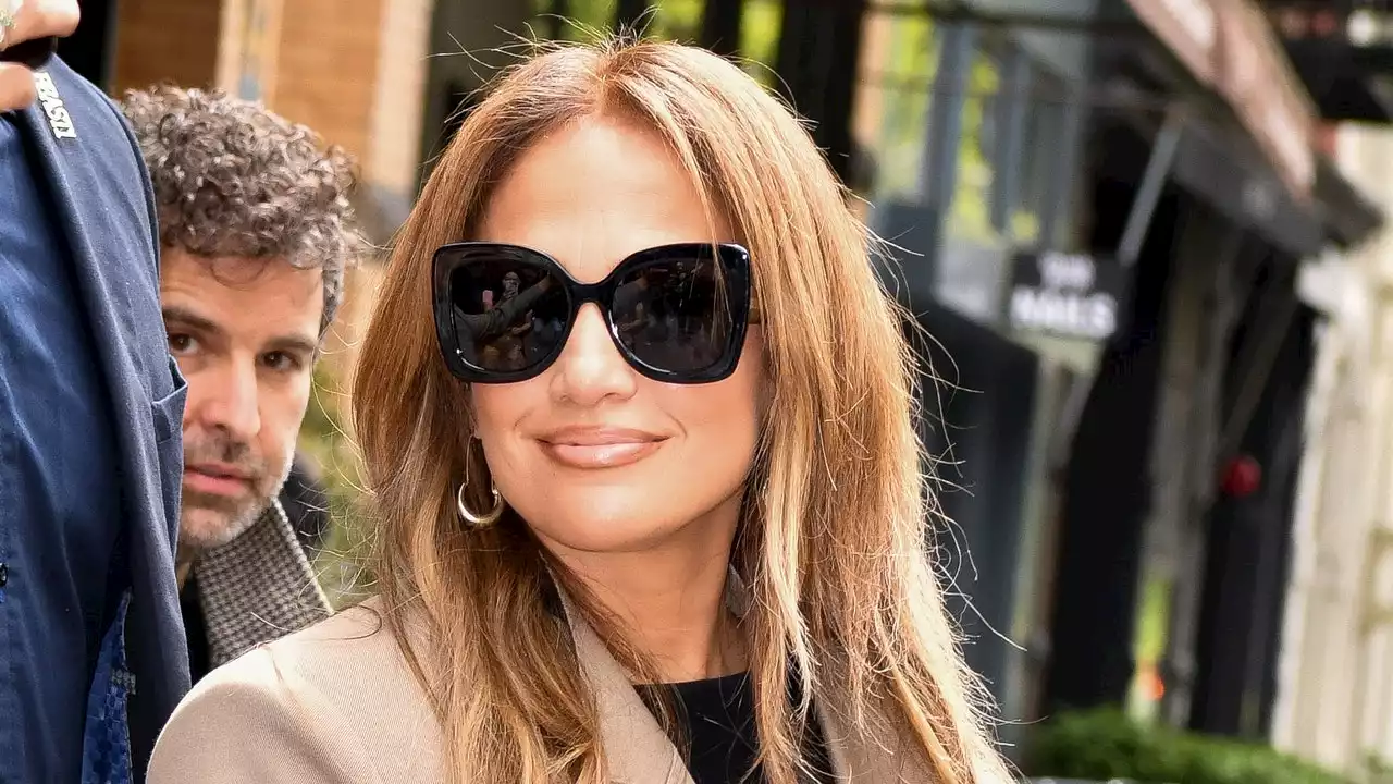 Jennifer Lopez a un nouveau sac fétiche (que l’on va toutes vouloir aussi)