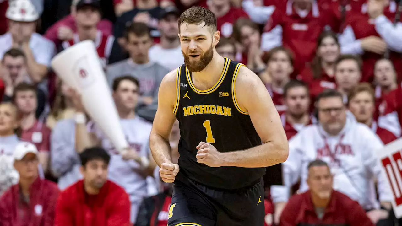 Michigan star Hunter Dickinson announces transfer to Kansas