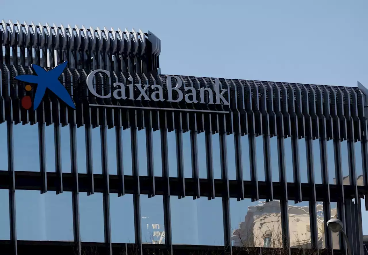 CaixaBank dispara los márgenes y gana un 21% más pese al pago de 373 millones por el impuesto a la banca