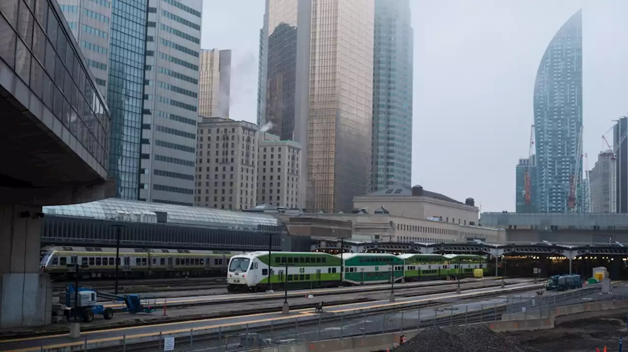 'It's been tough': Students frustrated by GO Transit bus route changes