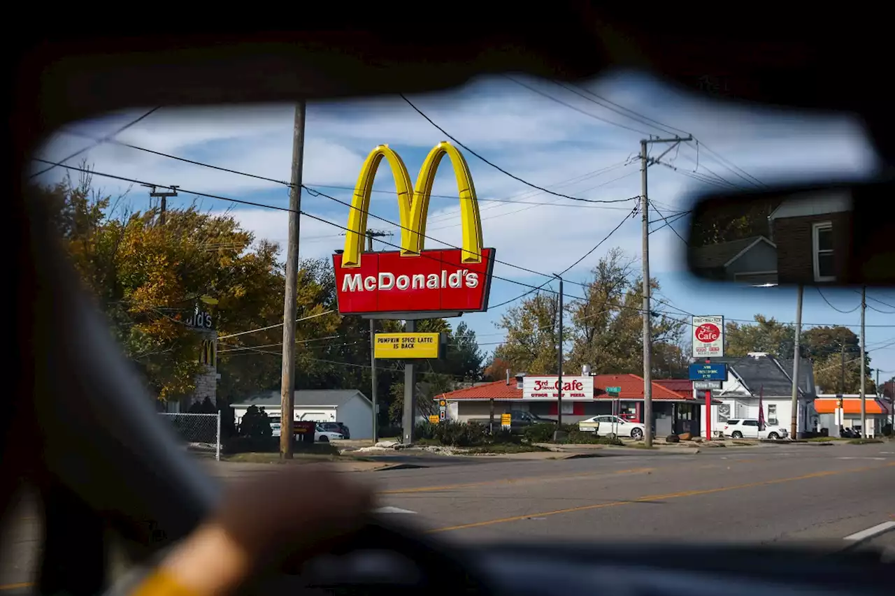 Hallan niños trabajando hasta la madrugada en McDonald's; empresa sería multada - Pulzo