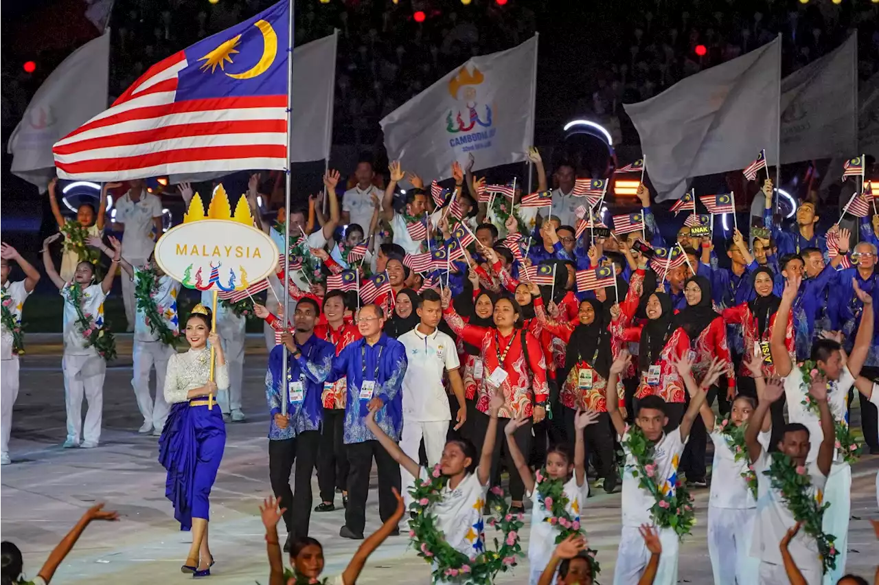 Batik Malaysia meriahkan upacara pembukaan Sukan SEA