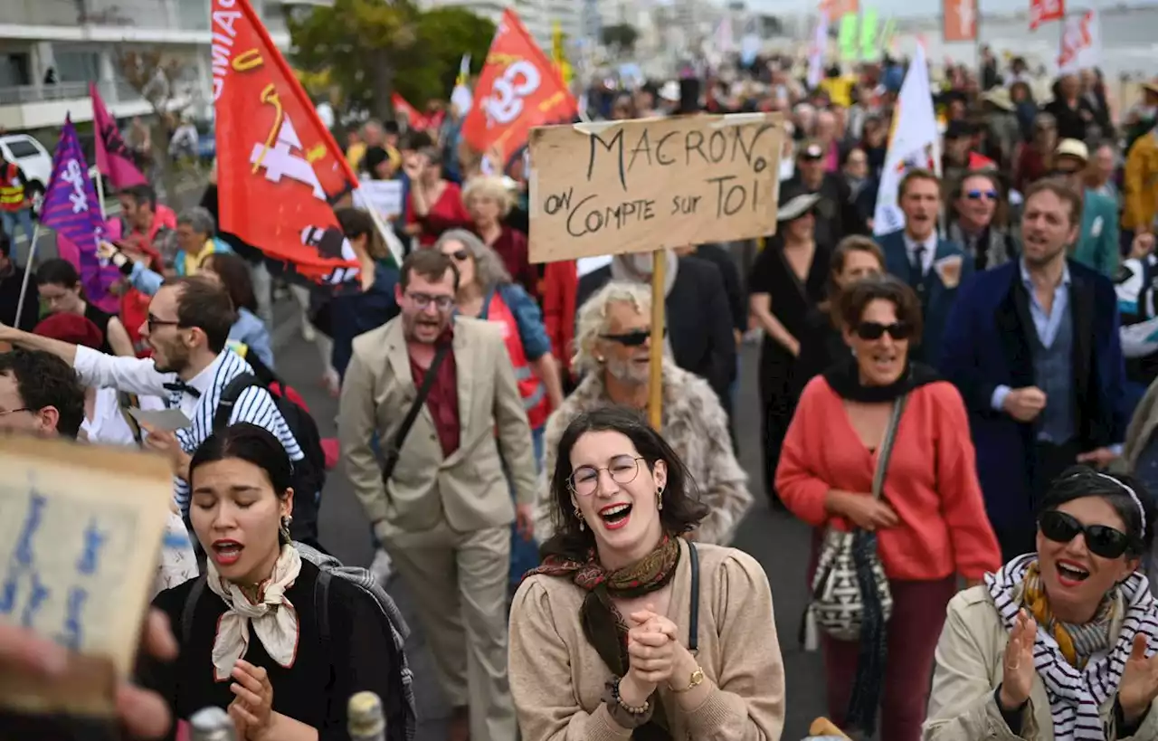 A La Baule, la fausse manif de droite chante son amour pour les inégalités