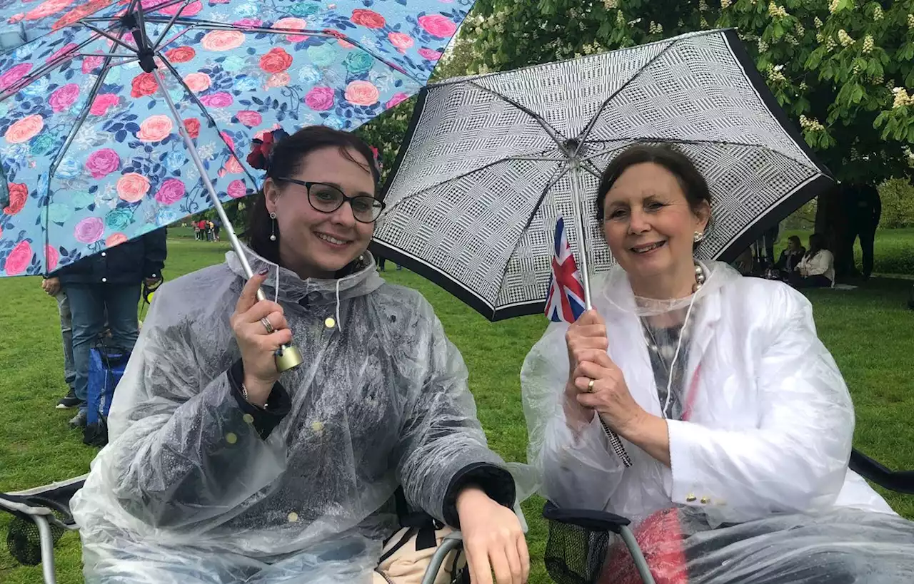 Malgré la pluie, les fans de la famille royale au rendez-vous à Londres