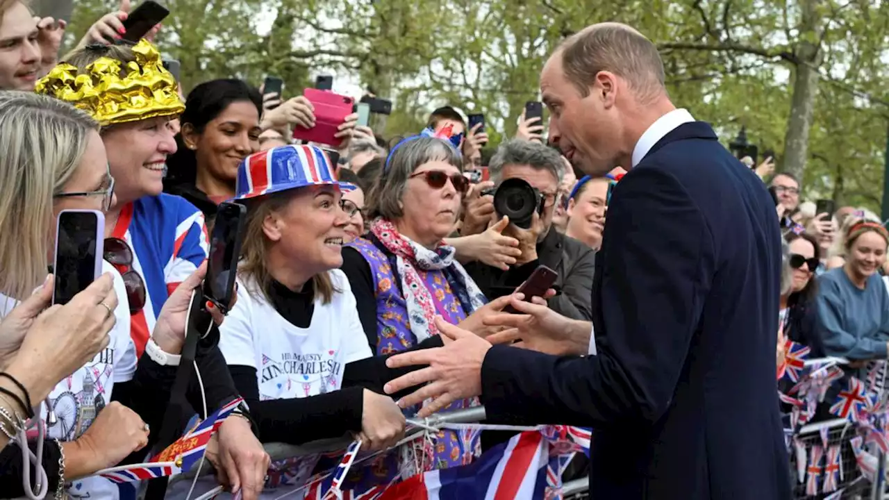 William delivers sweet message to crowds during walkabout with King Charles