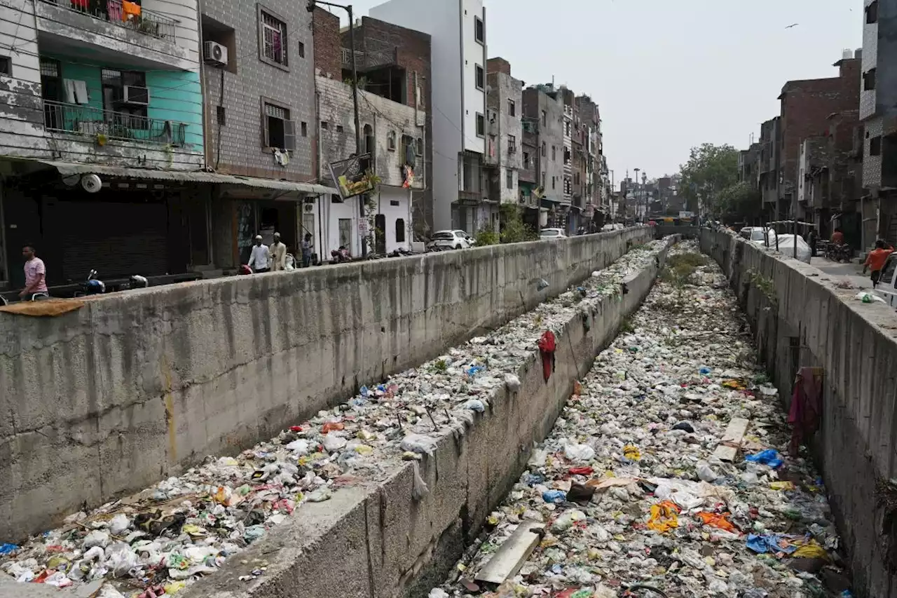 Des rivières meurent, des lacs s'enflamment: l'Inde face à une grave crise des eaux usées