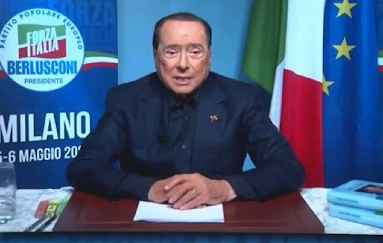 Berlusconi in video: 'Sono qui per voi', standing ovation alla convention di FI - Politica