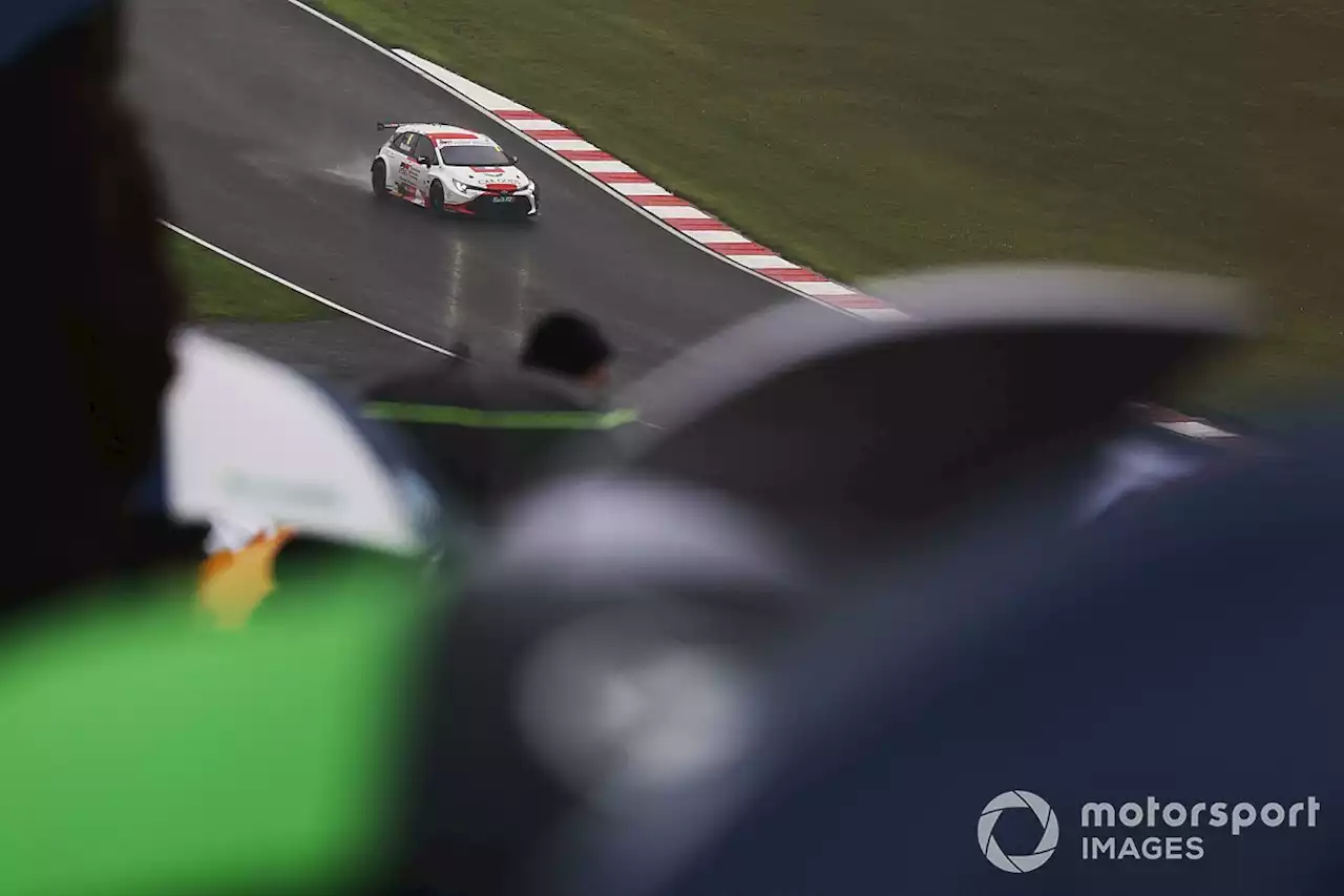 BTCC Brands Hatch: Hill and Butcher top free practice