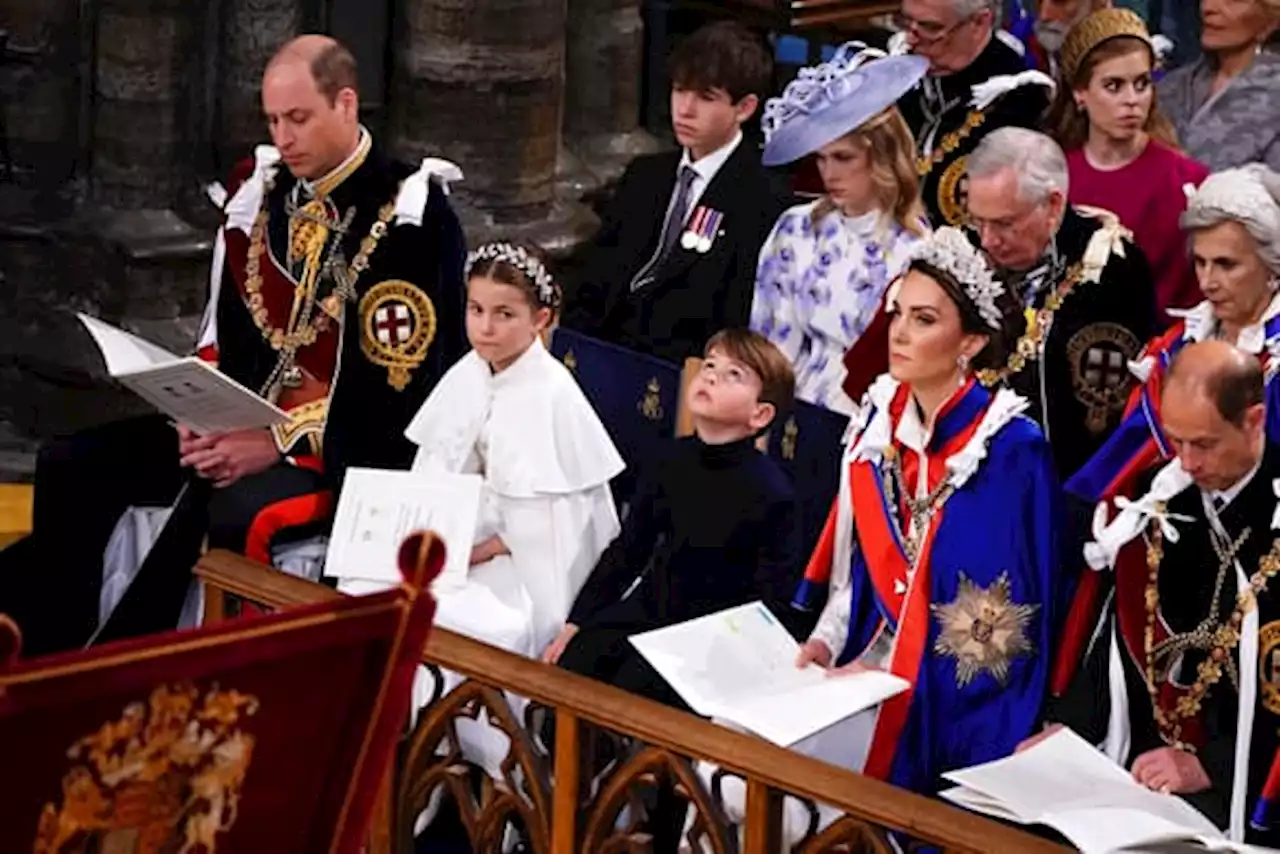 EN DIRECT - Charles III et Camilla officiellement couronnés